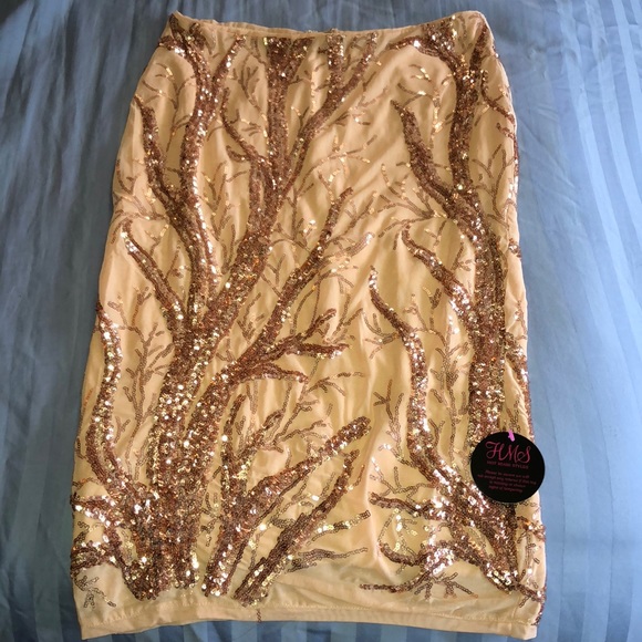 Hot Miami Styles Dresses & Skirts - NWT ROSE GOLD SEQUIN SKIRT SIZE SMALL